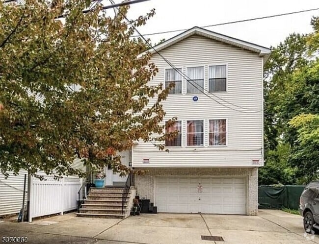 Building Photo - 245-247-247 Hawthorne Ave Rental