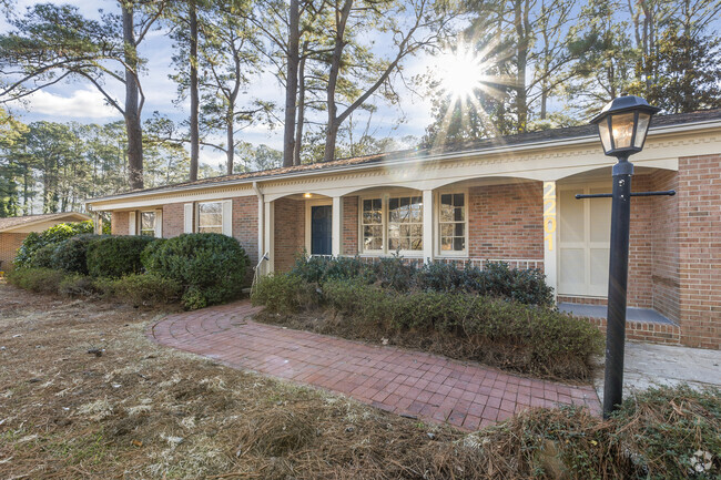 Building Photo - 2201 Knollwood Dr Rental