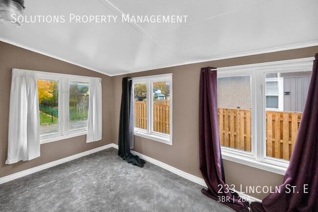 Photo - **3 Bedroom, 2 Bath Full House w/ Parking **