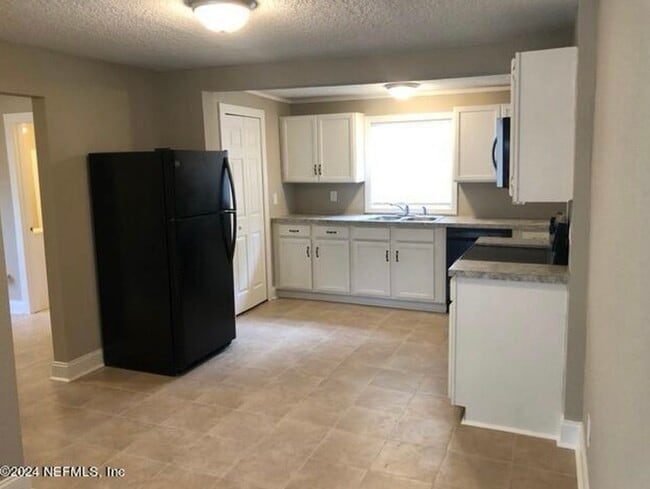 Photo - 2140 Ashland St