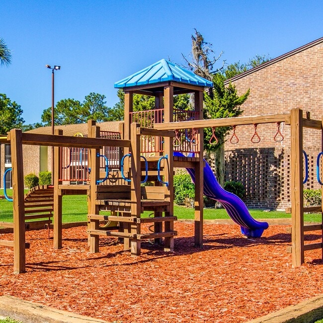 Photo - Laurel Pointe