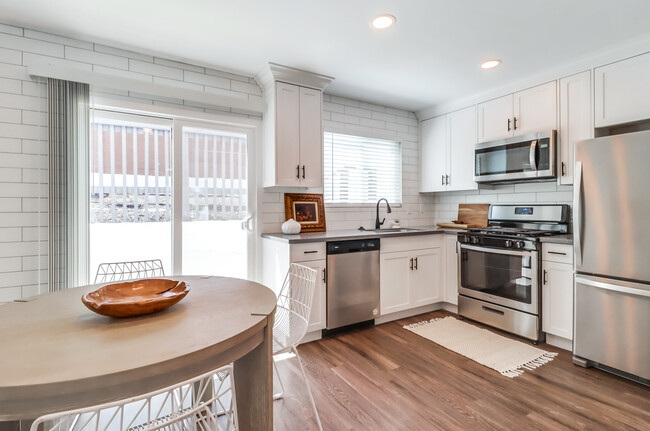 Building Photo - The Waverly Cottages Rental