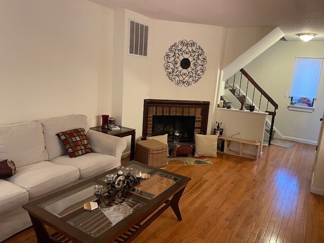 Livingroom - 428 Thoreau Rd