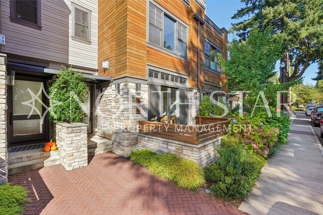 Photo - Luxury Living in the Heart of Lake Oswego: Stylish 3-Story Townhouse