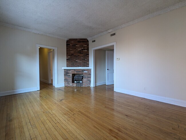 3523 N Racine Ave