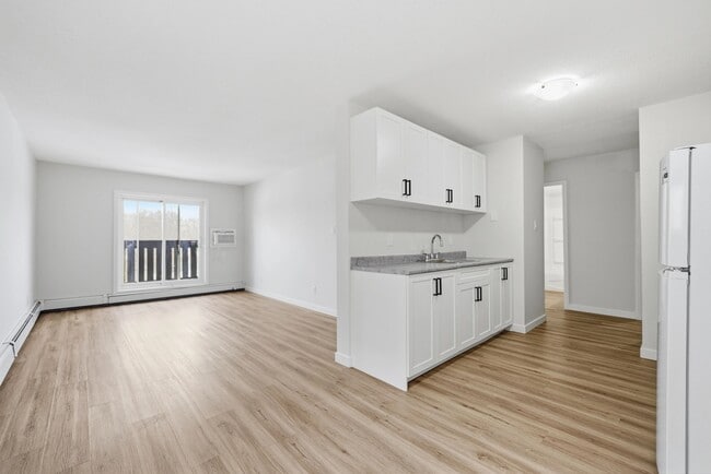 Building Photo - West Ridge Apartments