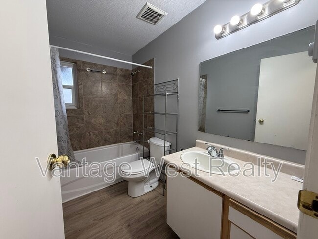 Photo - 255-255 Nickel Rd