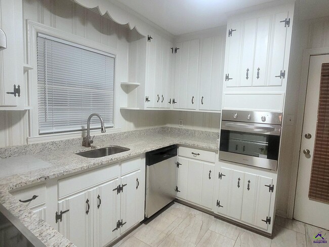 Photo - 2989 King Alfred Dr