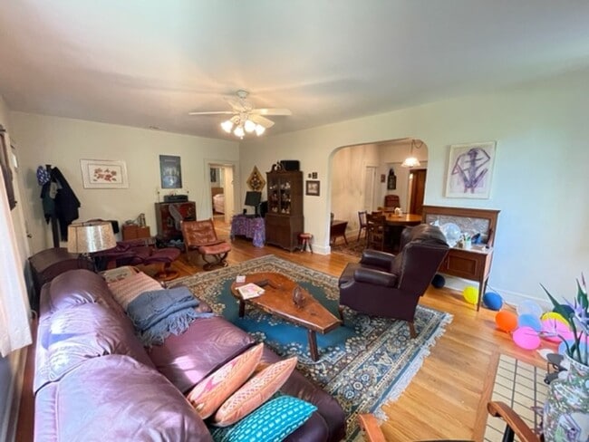 Photo - Beautiful 4 Bedroom, 2 Bathroom House Near...