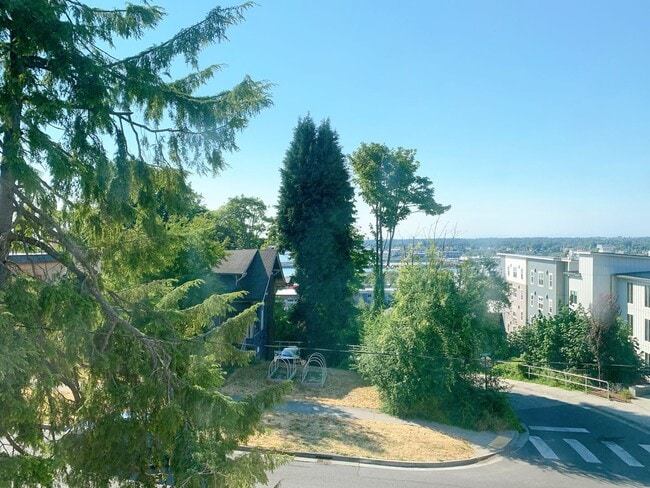 Building Photo - 826 N Garden St Unit #201