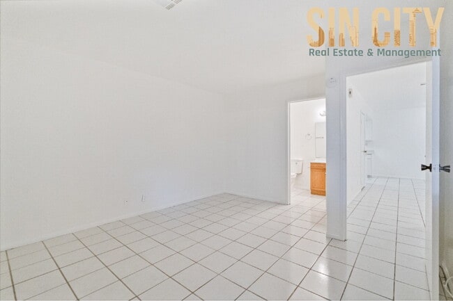 Photo - "Charming 1-Bed Condo Retreat in Las Vegas – Perfect Comfort in 599 Sq Ft!" Unit #G