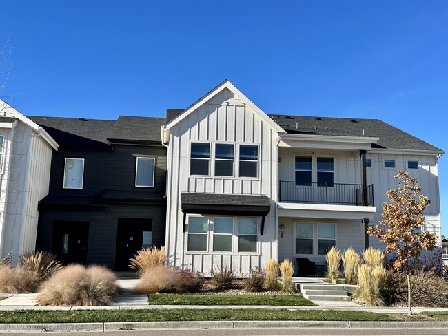Building Photo - 2060 Autumn Moon Dr Unit 6