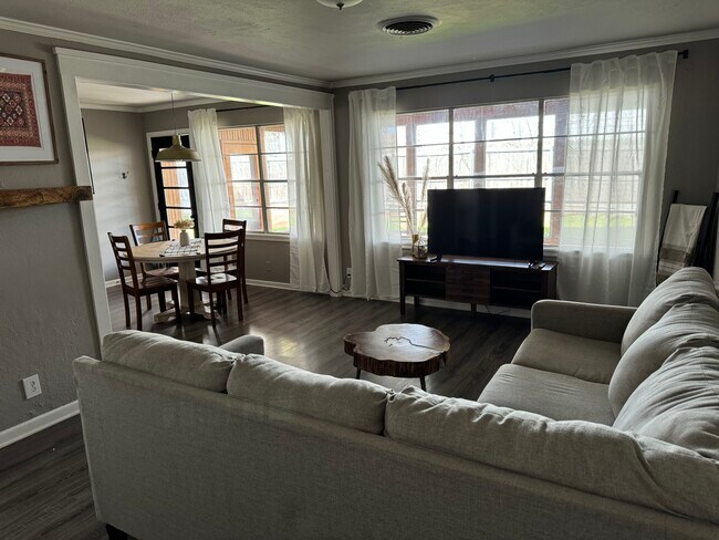 Photo - 2700 W Fuller Ave