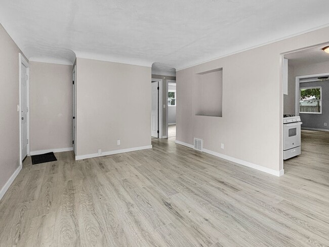 Photo - 2100 Dawson Ave NE