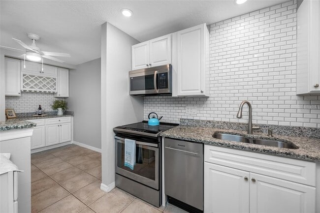 3295 Fox Chase Cir Unit 105