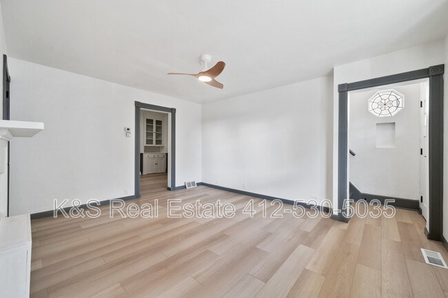 Photo - 2104 Straubs Ln