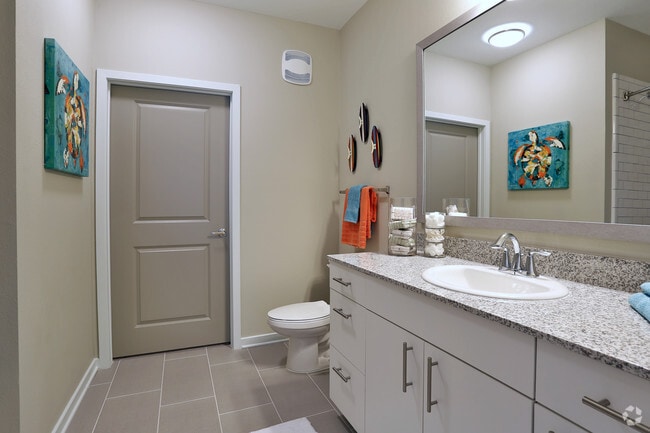 1BR, 1BA - 701 SF
