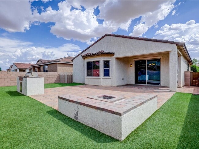 Building Photo - La Estancia 4 Bed 2.5 Bath Home