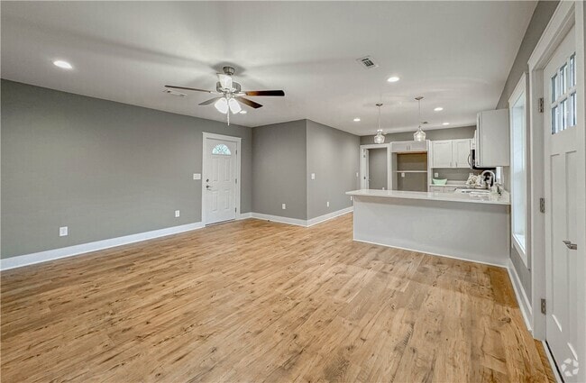Building Photo - 107 W Wesley St Rental