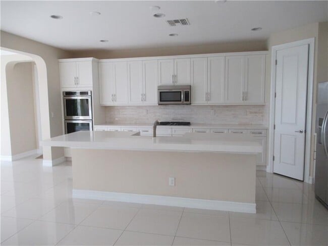 Building Photo - 8935 Watercrest Cir W Rental