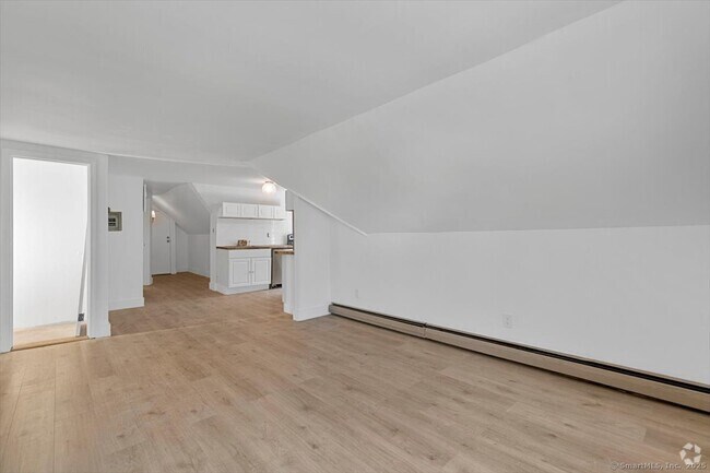 Building Photo - 35 Young St Unit 3 Rental