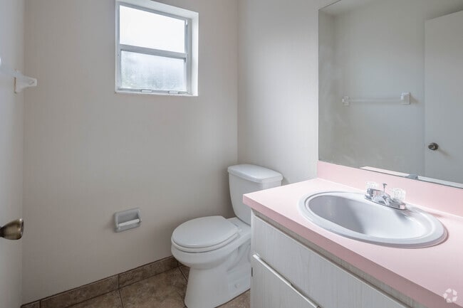 2BR, 1.5BA - 1,043SF - Half Bath