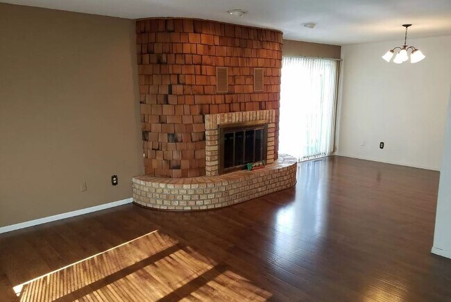 Photo - 1329 Dolen Pl