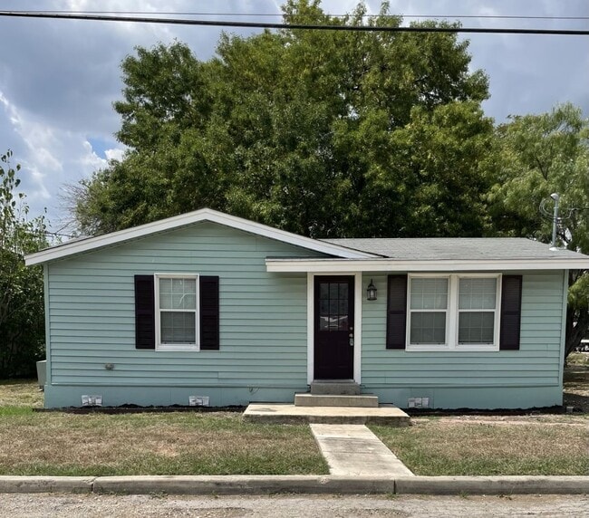 Building Photo - Updated 2BR w/ Granite Counters, Wood Floors & Prime Location Near Shopping