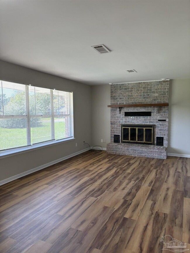 Photo - 1824 Iris Ln