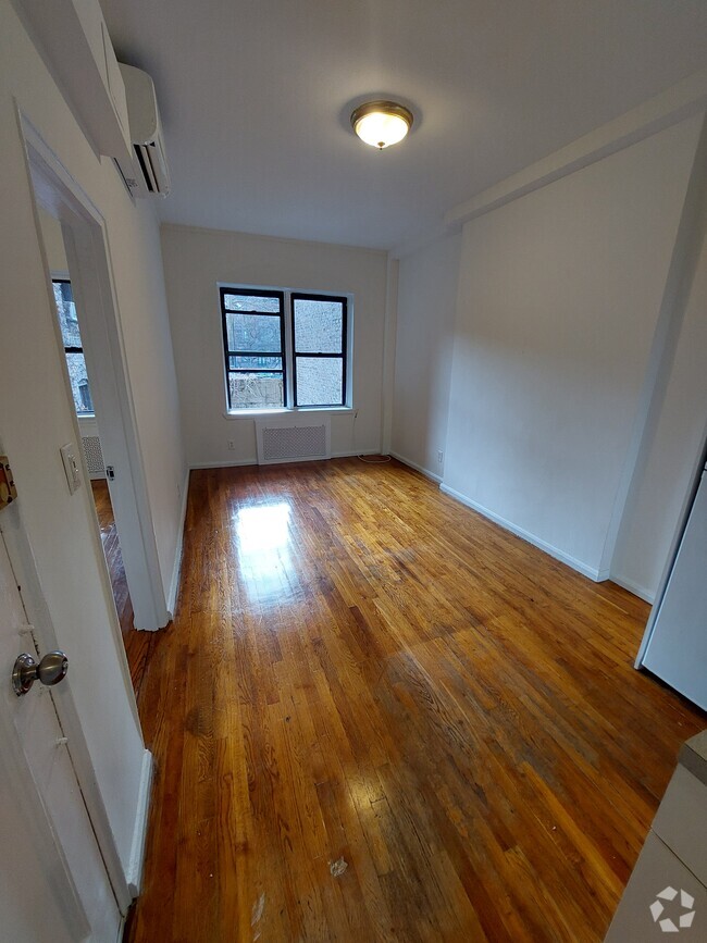 Building Photo - 156 W 95th St Unit 3B Rental