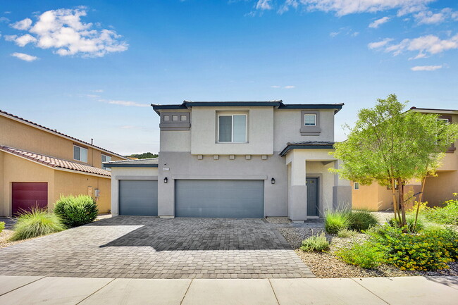 Photo - Gorgeous 5 Bedroom home!