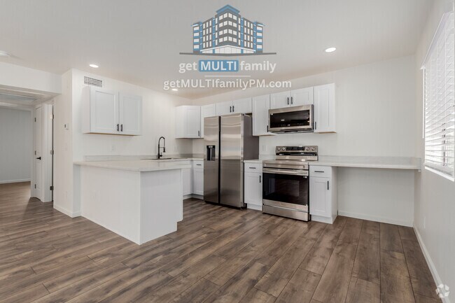 Building Photo - 700 W University Dr Rental