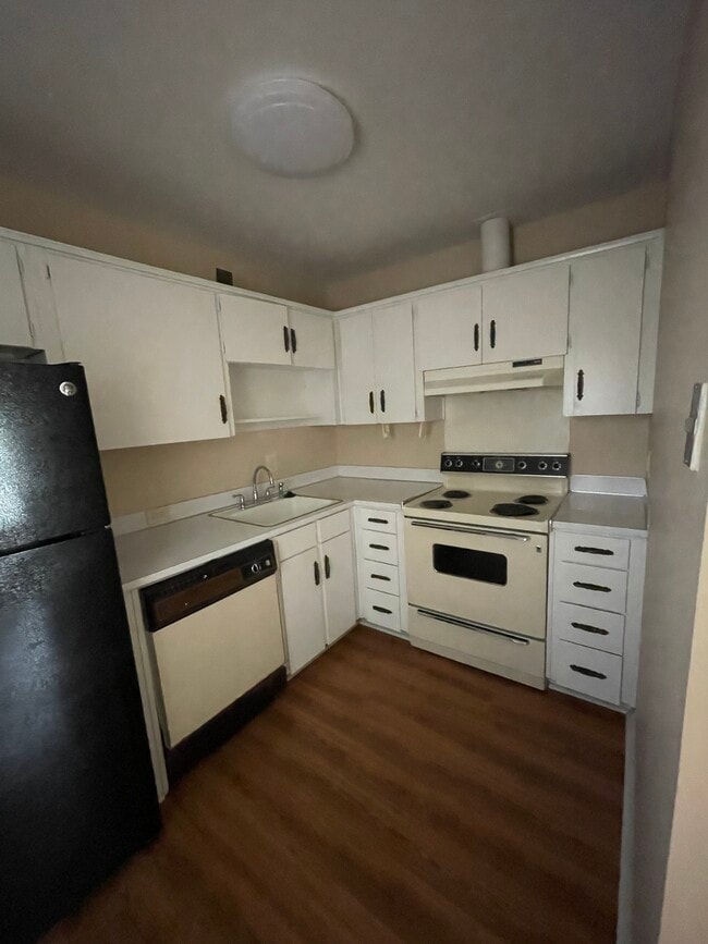 Kitchen - 2105 Young St Unit A