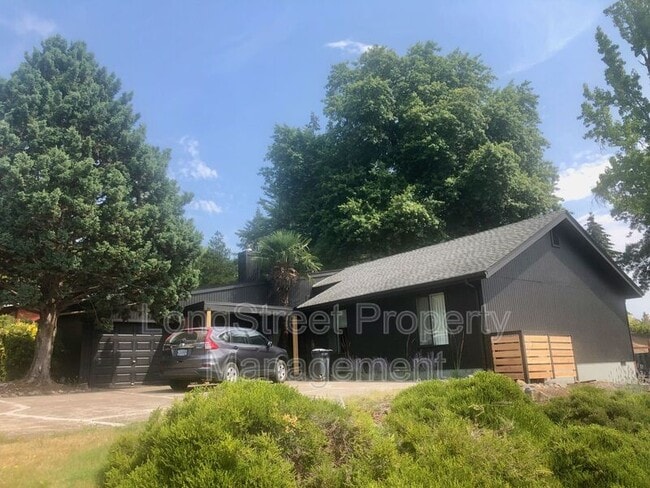 Building Photo - 1011 NW Fernwood Pl Rental