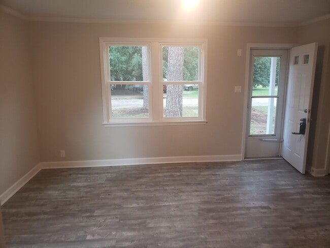 Building Photo - NEWLY RENOVATED DUPLEX Unit 1 Country Squire Court A Rental