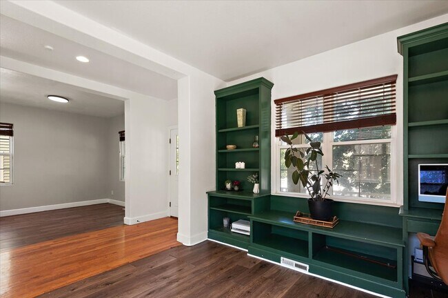 Photo - 2475 Saint Paul Dr