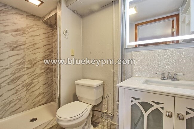 Spacious 3 Bed, 1 Bath Daylight Basement... - Spacious  3 Bed, 1 Bath  Daylight Basement... House