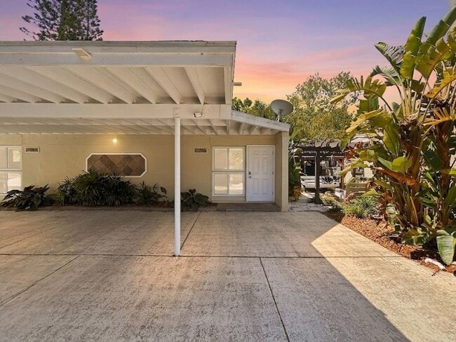 Building Photo - Spacious 1BR Duplex Near Beaches – Private Yard + Amenities! 1bed|1bath