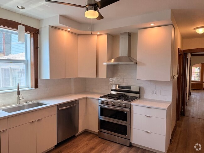 Building Photo - 3423 N Ridgeway Ave Unit Apt 1