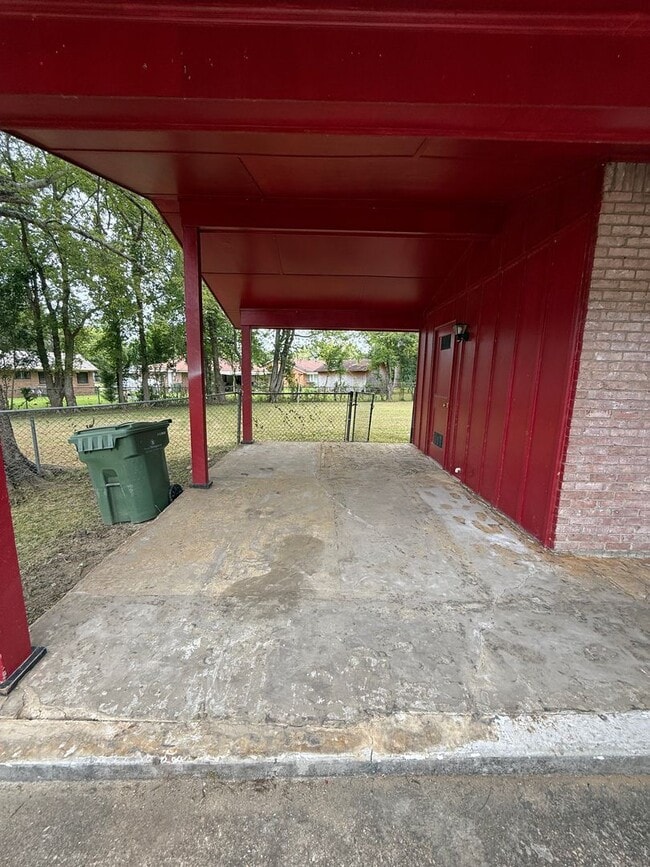 Photo - ** 3 Bed 1.5 Bath Located in South Lawn** ...