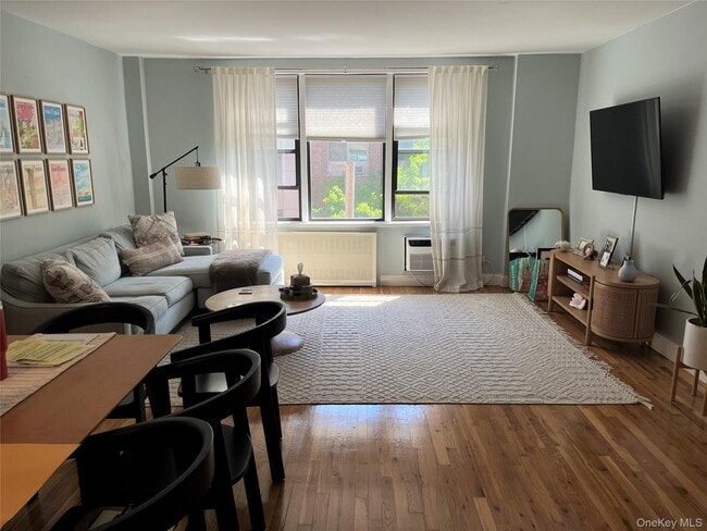 Building Photo - 65-50 Wetherole St Unit 3J