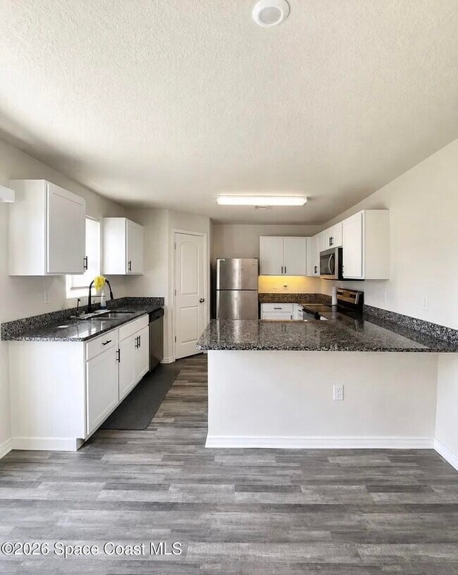 Photo - 251 Breakwater St SE