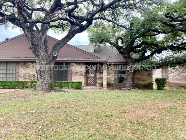 Building Photo - 910 Briar Dr Rental