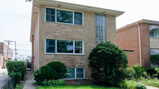 Building Photo - 1215 Balmoral Ave Unit 1