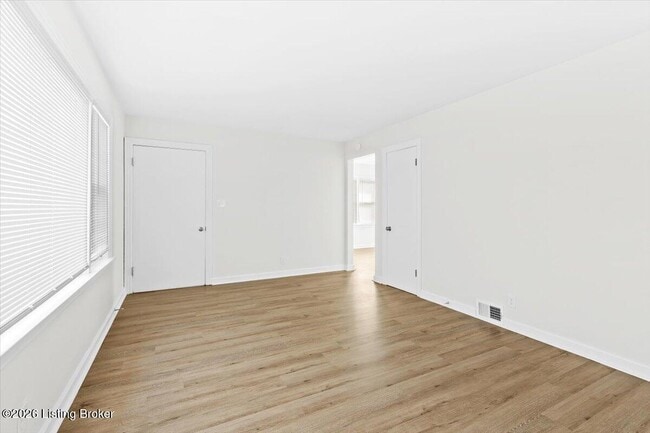 Photo - 1600 Algonquin Pkwy Unit 1