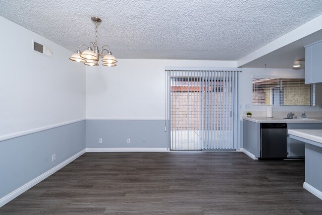 Photo - Beautiful 2 bedroom 2 bath Home!!!!