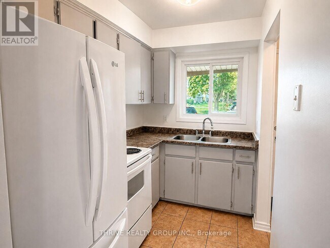 Photo - 159 Toulon Crescent