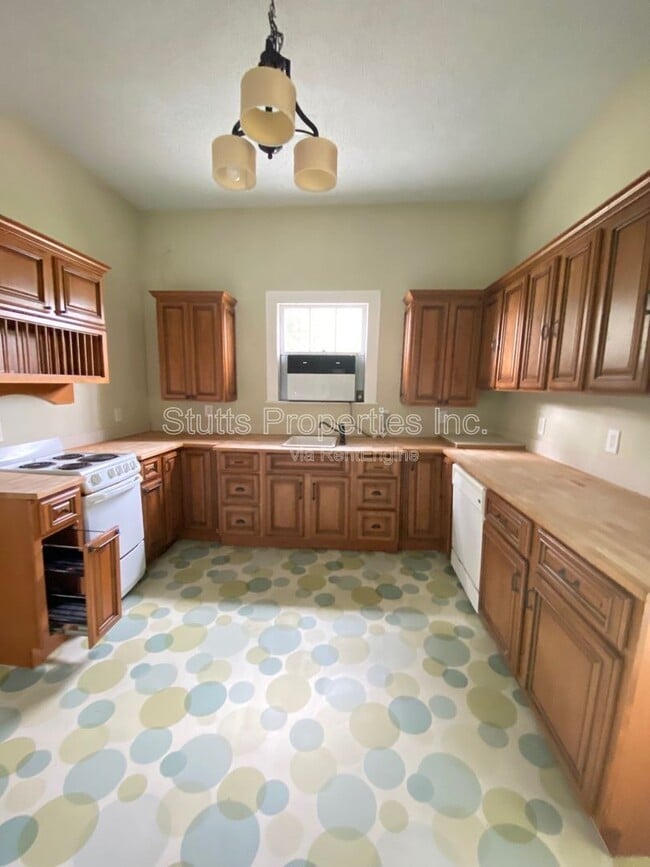 Photo - 403 Almon Ave