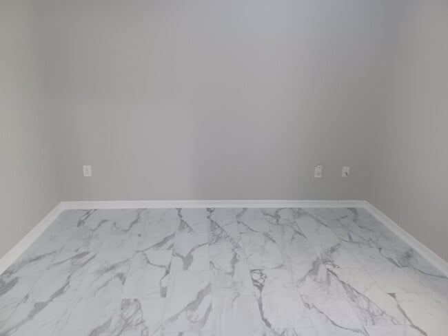 Photo - 2250 Candlewood Ln E