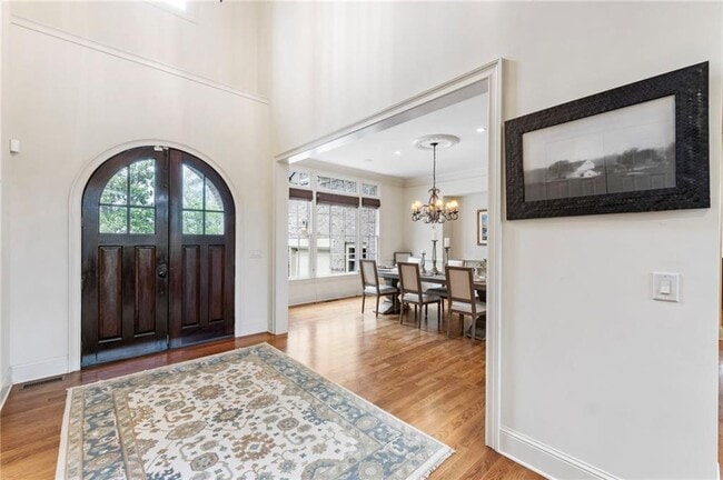 Photo - 927 Buckingham Cir NW